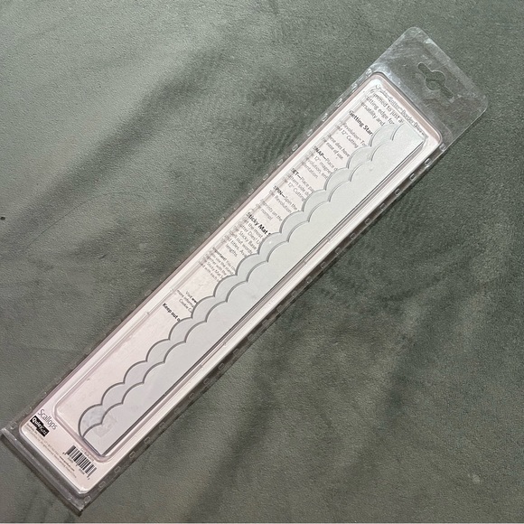 Quickutz 12” border dies - SCALLOPS - Picture 2 of 2